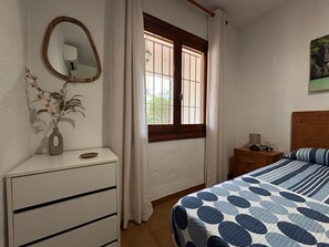 2 chambres, fer et planche Ă repasser, draps fournis