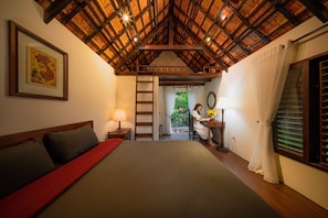 Artículos del minibar gratis y escritorio