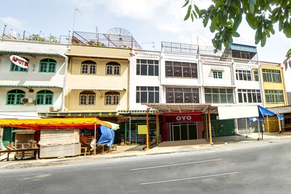 ด้านหน้าที่พัก