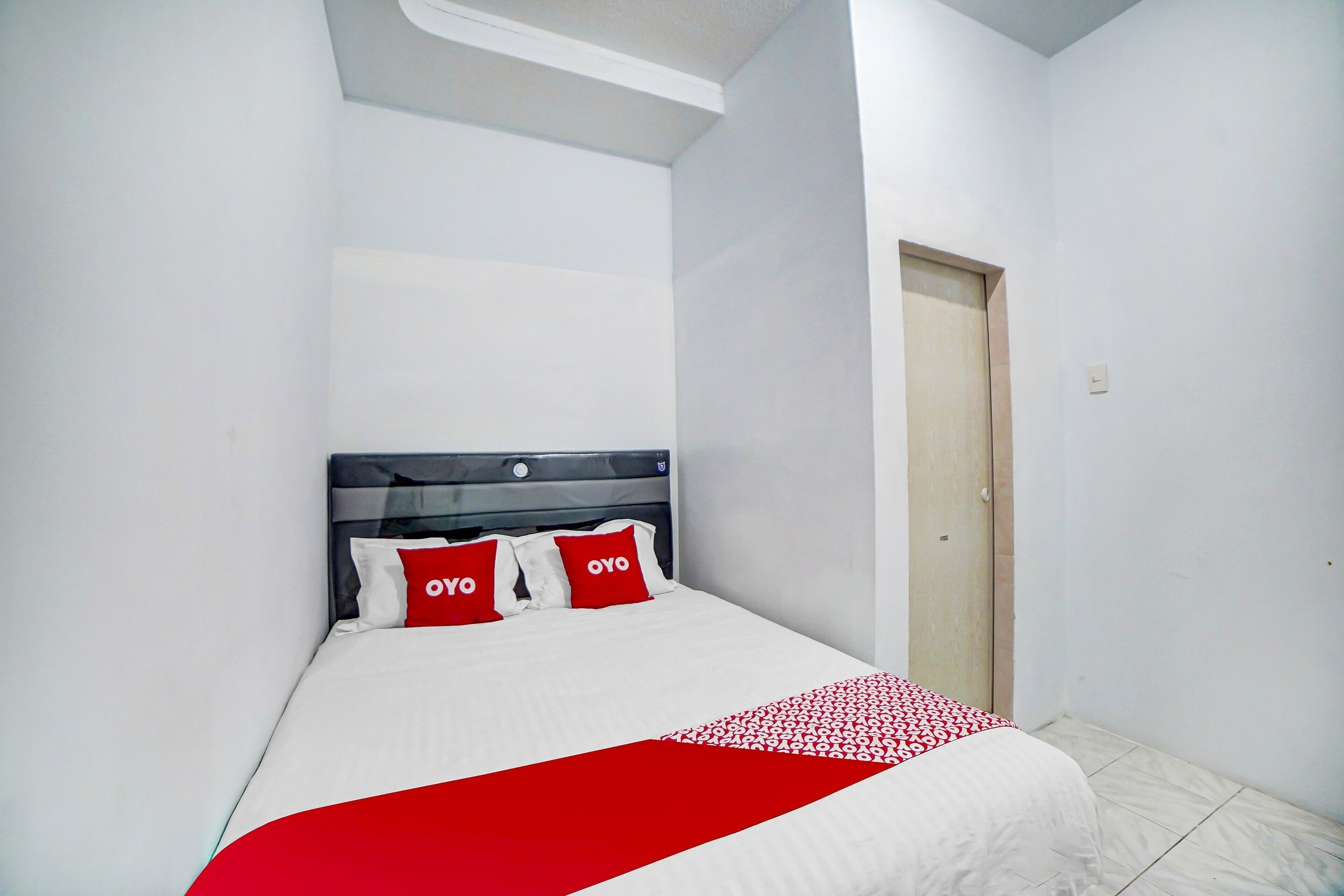 Kamar Double Standar | Ruang kerja ramah laptop, Wi-Fi gratis, dan seprai linen