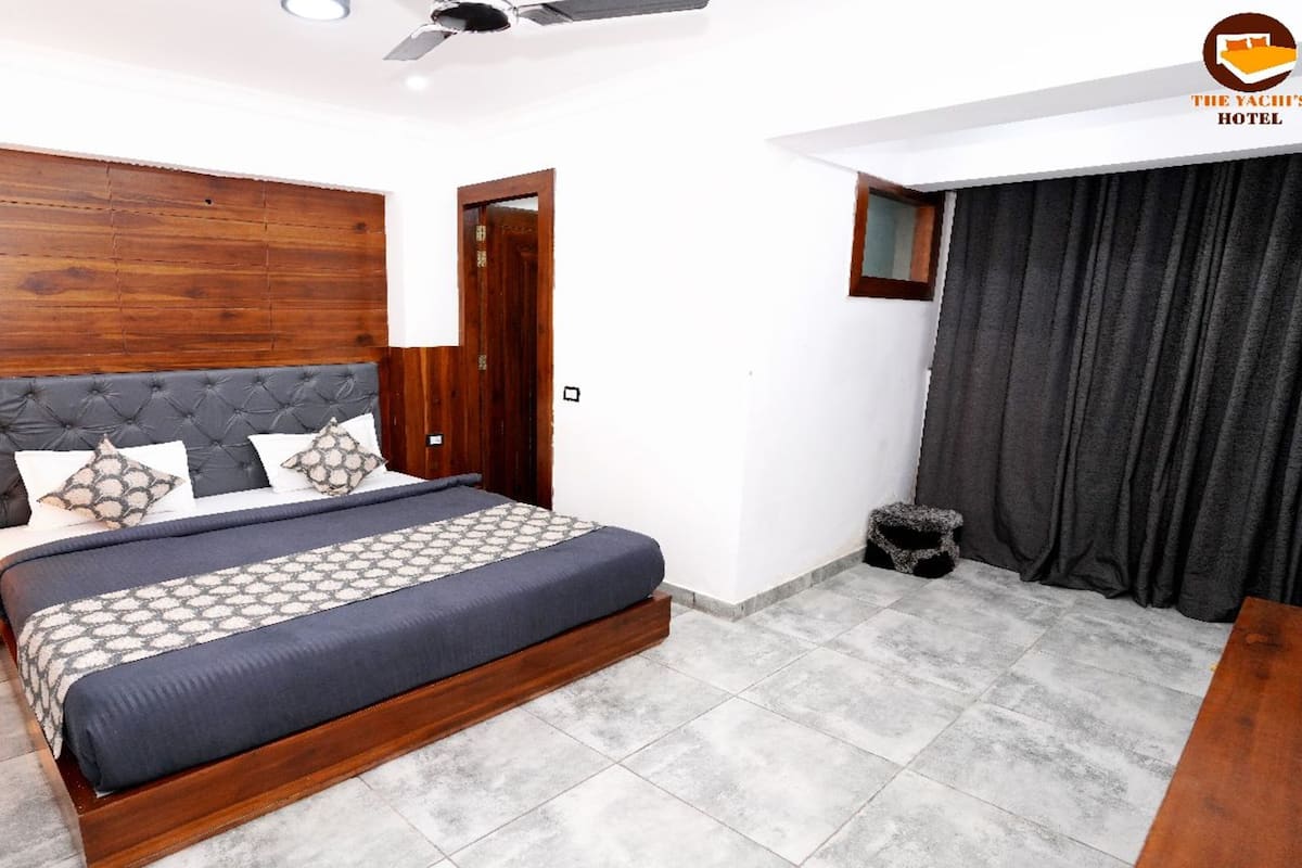 Premium bedding, desk, free WiFi, bed sheets