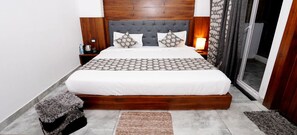 Lyxigt dubbelrum | Sängtillbehör av högsta kvalitet, skrivbord, gratis wi-fi och sängkläder