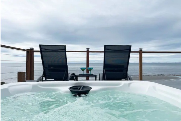 Banyera d'hidromassatge a l'aire lliure