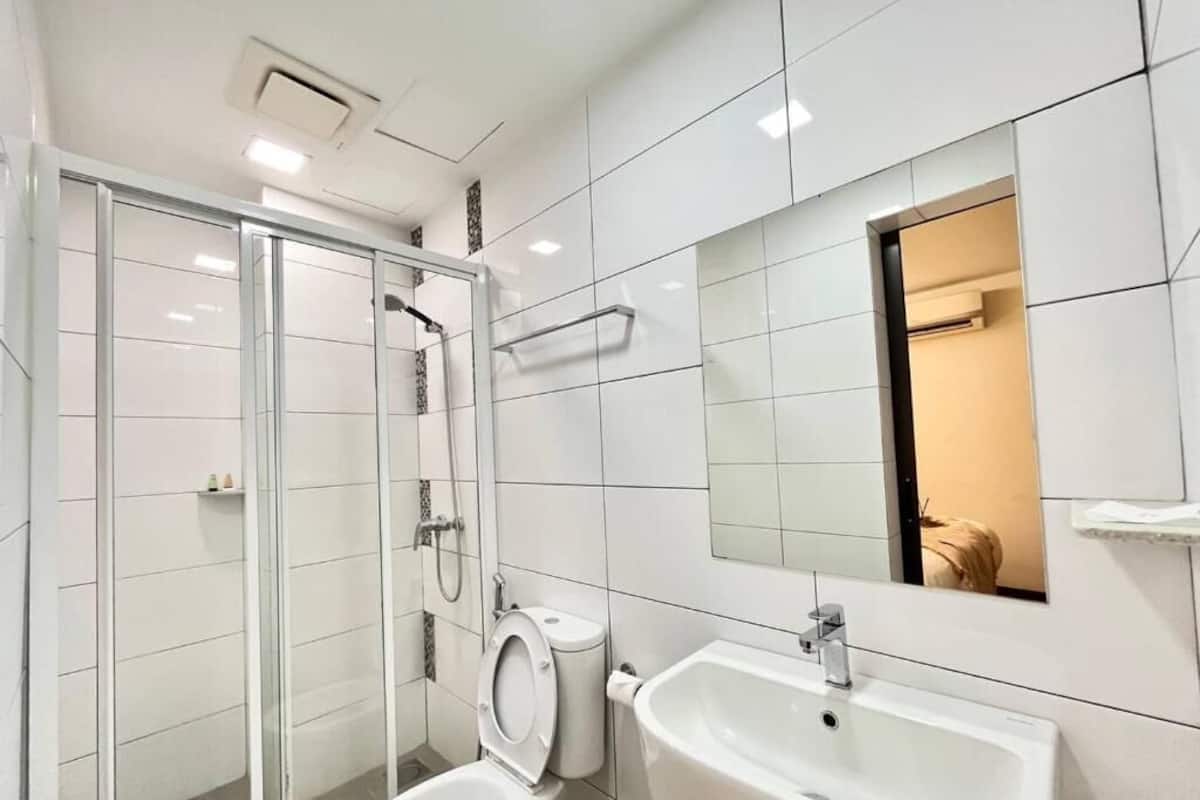 Shower, towels