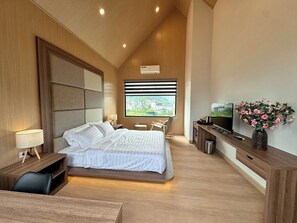 Superior Bungalow, Bathtub, Garden View