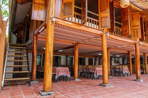Reception - Odyssey Hostel, Tours & Motorbikes Rental (Ha Giang)