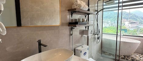Superior Bungalow, Bathtub, Garden View | Bathroom