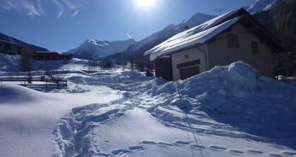 Holiday Home 'Chalet Bellevue' with Mountain View, Shared Pool and Wi-Fi