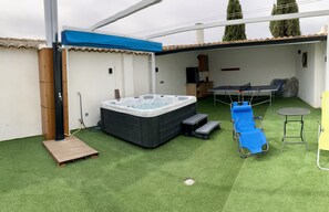 Outdoor spa tub - Rural Get-away Ideal for Outdoor Activities With Jacuzzi (Cuenca)