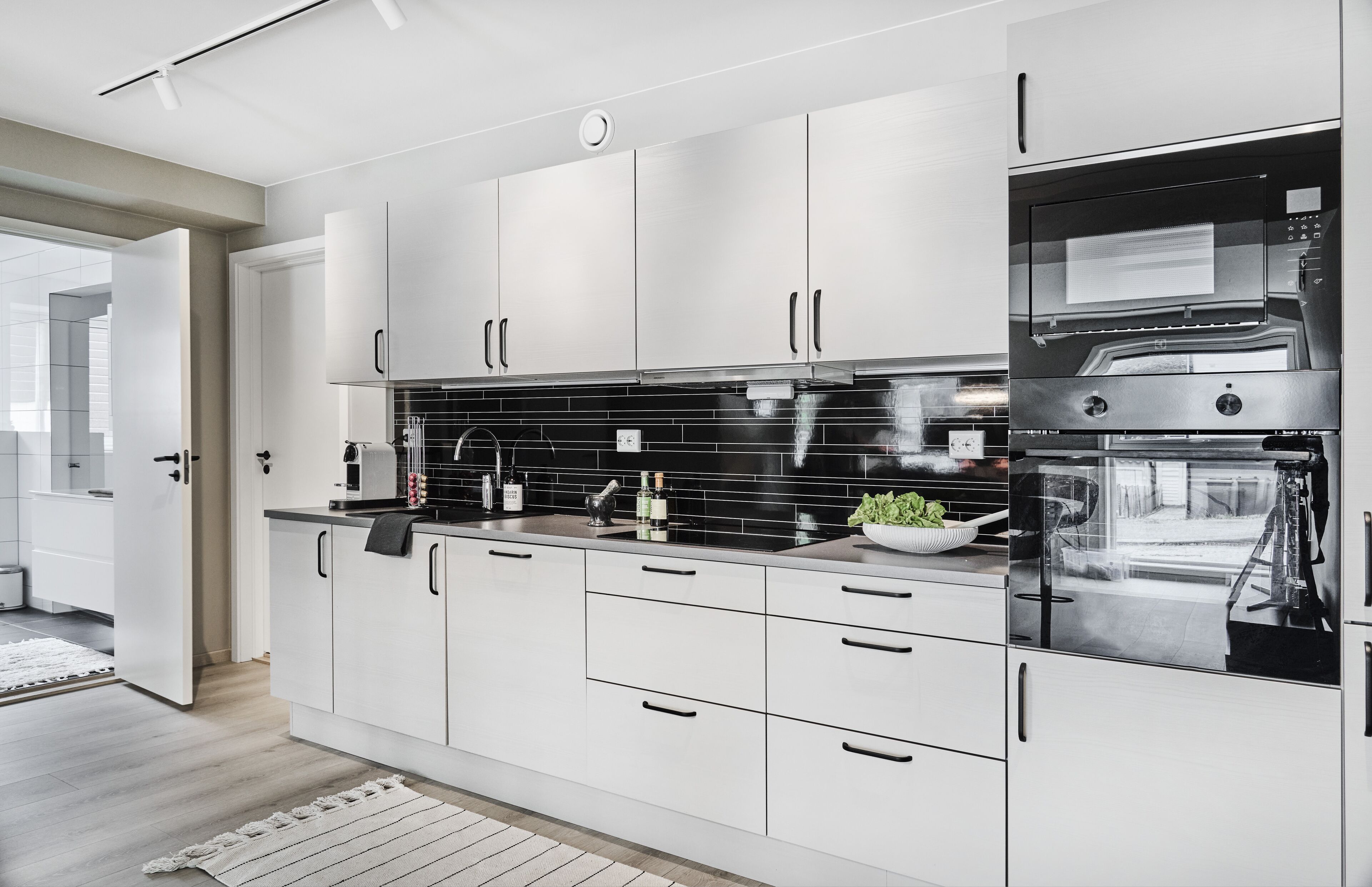 Superior Apartment | Private kitchen | Full-sized fridge, microwave, oven, stovetop