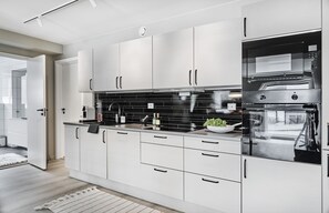 高級公寓 | 私人廚房 | 大型雪櫃/冰箱、微波爐、焗爐、爐具