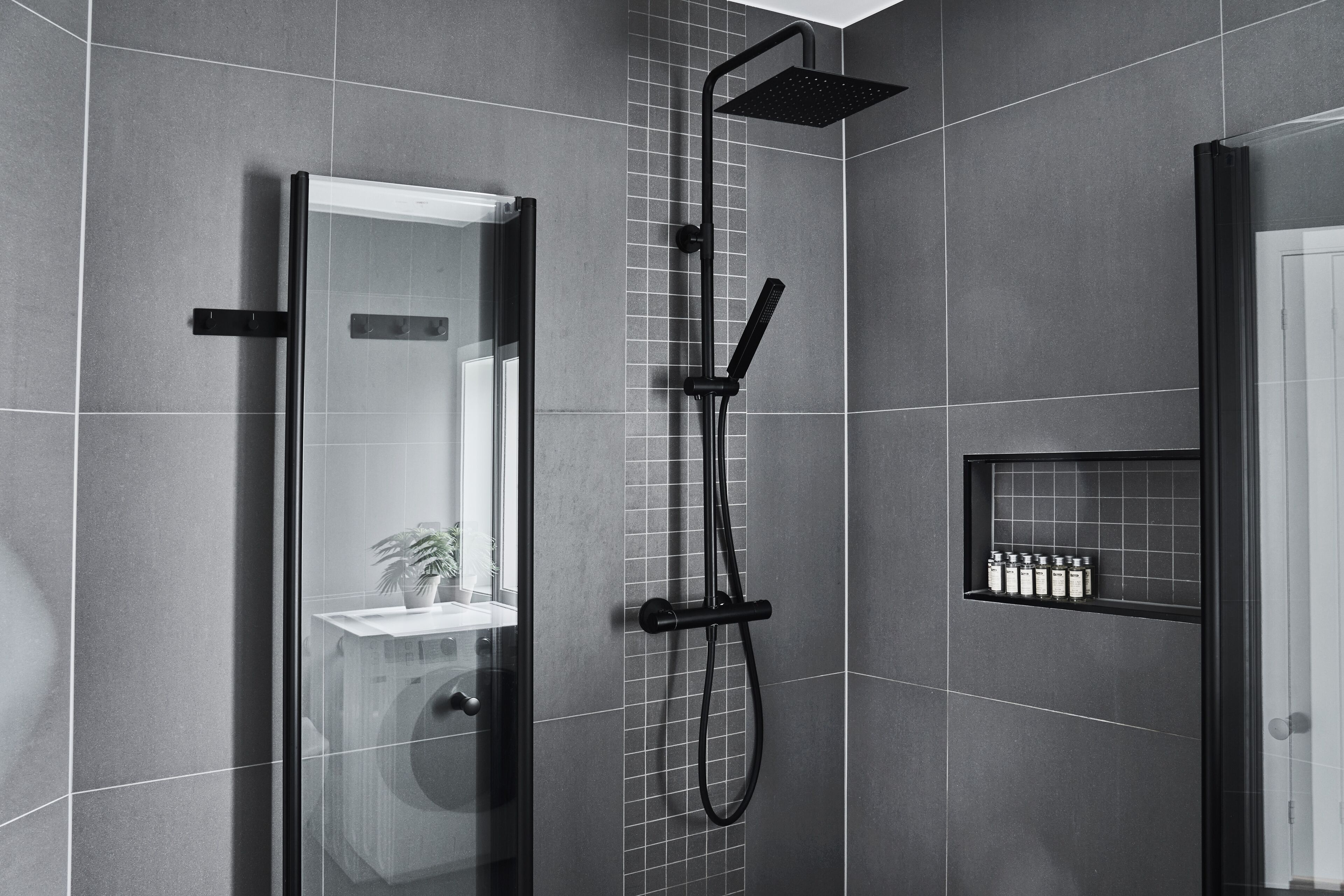 Appartamento familiare | Bagno | Doccia, soffione a pioggia, set di cortesia firmato, asciugacapelli