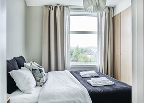 Literie hypoallergénique, rideaux occultants, chambres insonorisées