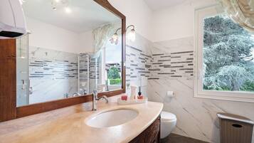 Shower, towels