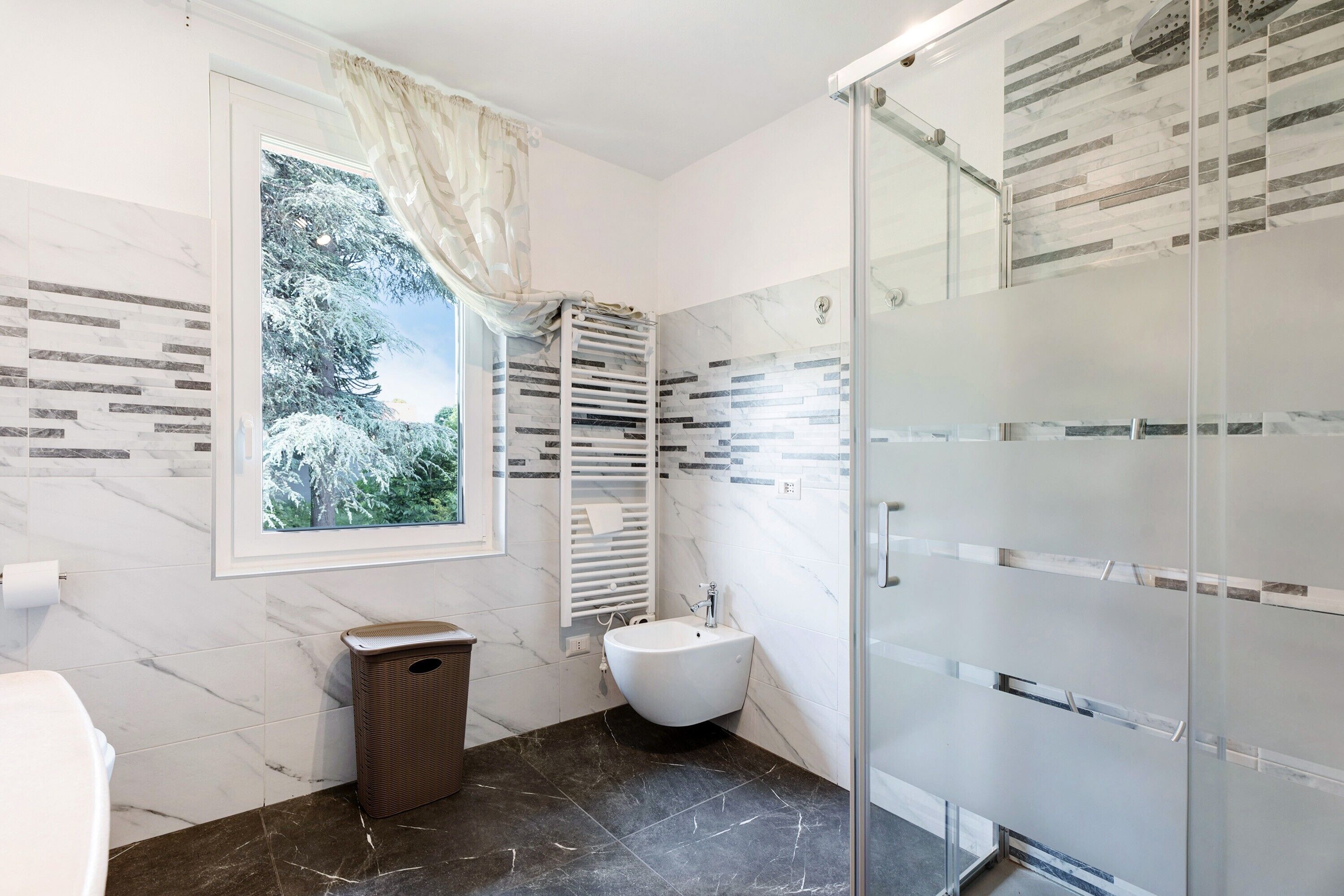 Shower, towels
