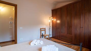 4 Schlafzimmer, Bügeleisen/Bügelbrett, kostenloses WLAN, Bettwäsche