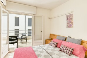 3 bedrooms, free WiFi, bed sheets - Apartment "Roses Sweet Home" with Balcony & Wi-Fi (Roses)