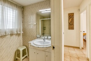 淋浴设施、吹风机、毛巾