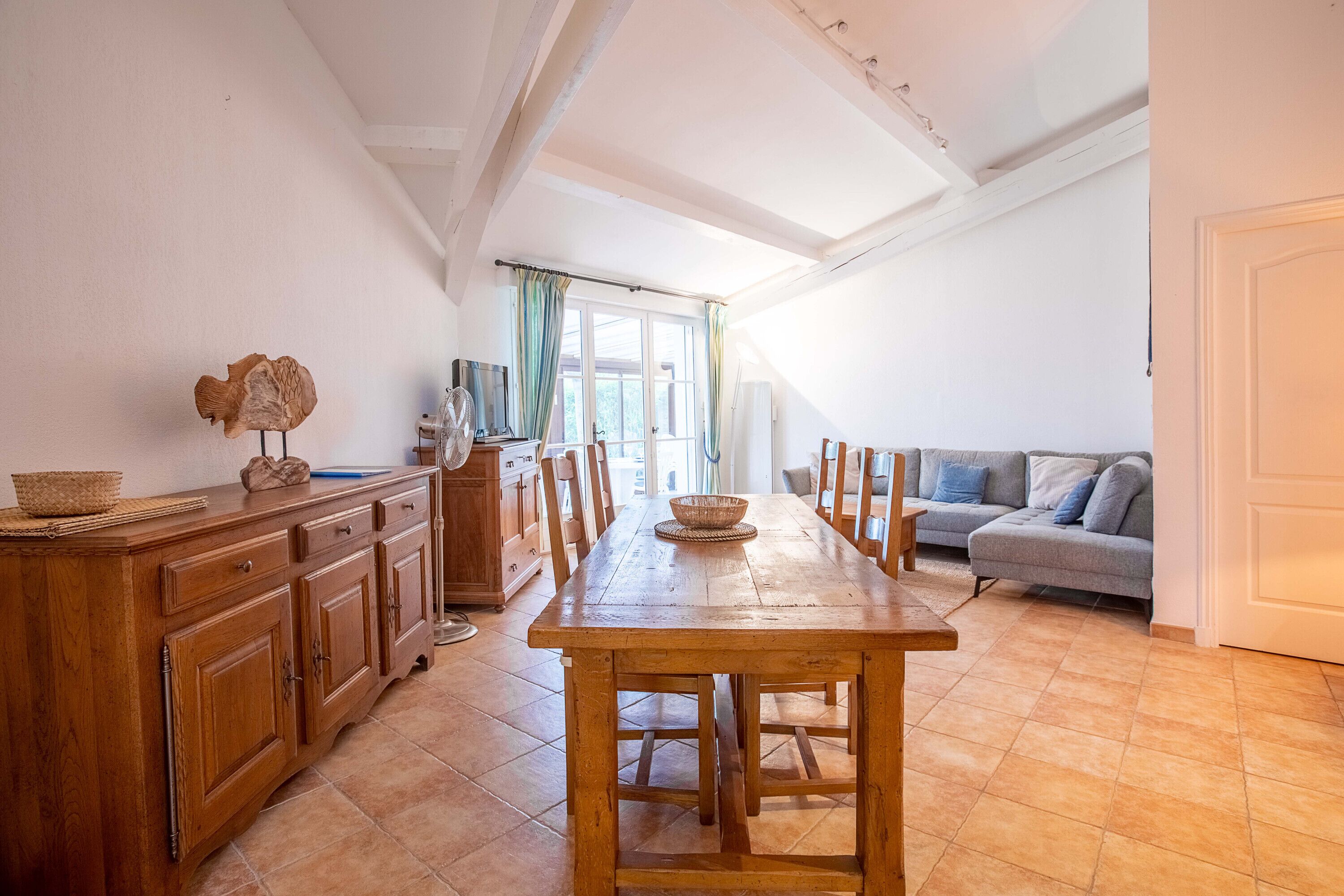 Télévision, lecteur de DVD, chaîne hi-fi