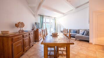 Fernseher, DVD-Player, Stereoanlage