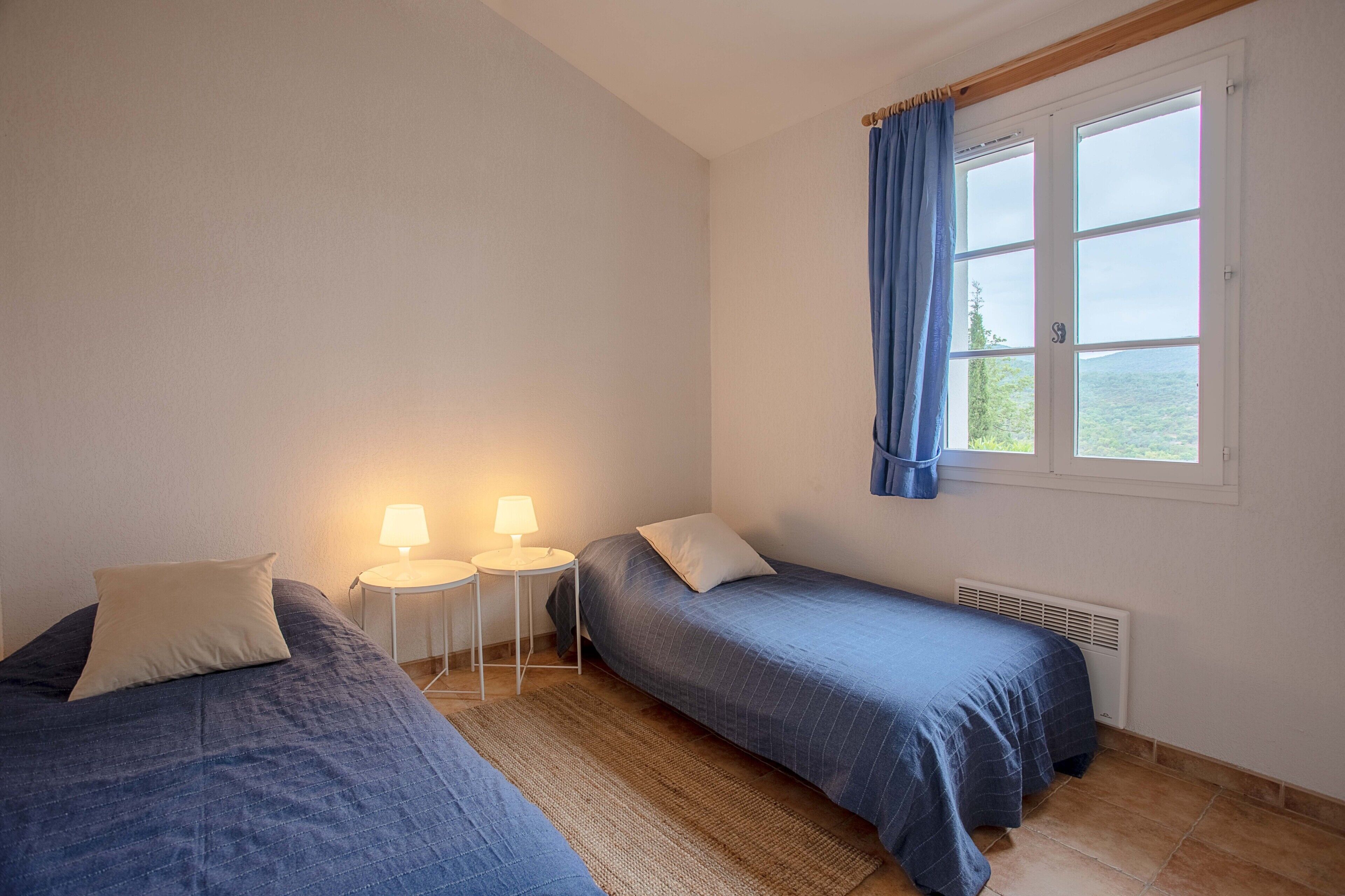 2 slaapkamers, een strijkplank/strijkijzer, gratis wifi, beddengoed