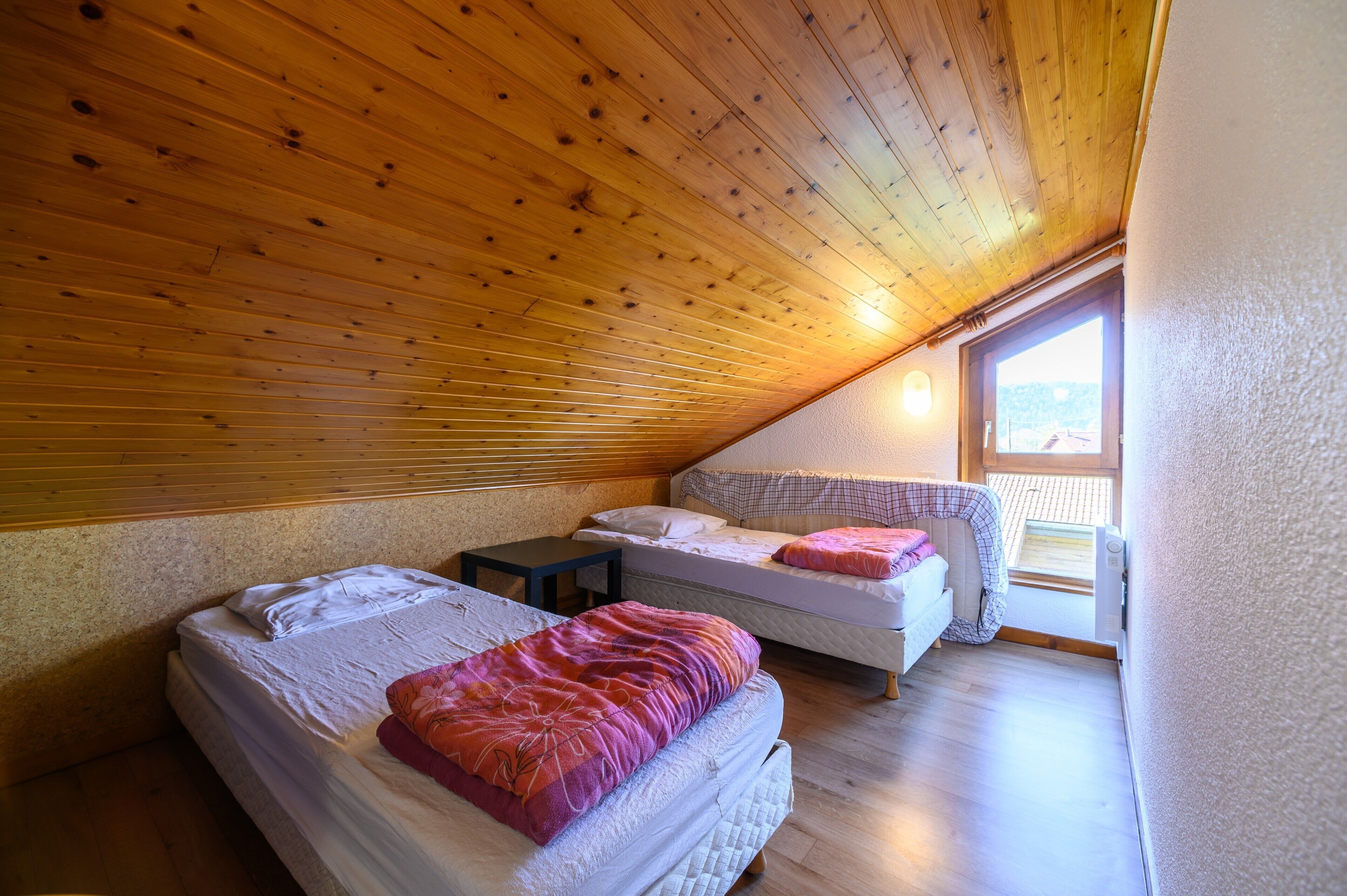 2 bedrooms, iron/ironing board, free WiFi