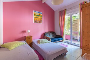 5 chambres, fer et planche à repasser, Wi-Fi gratuit, draps fournis