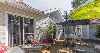 Holiday Home "Maison Le Moulleau" with Private Terrace & Wi-Fi