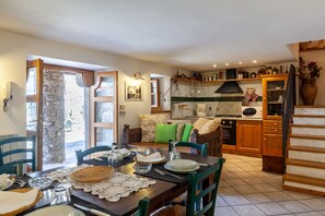 Dining - Holiday Home "Villa Chiara" with Private Terrace (Casola Lunigiana)