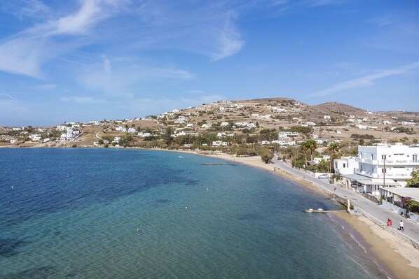 Beach nearby - Apartment In A Hotel 'Livadia Apt B Paros' with Sea View, Wi-Fi and Air Conditioning (Paros)