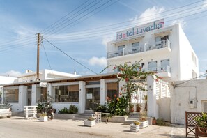 Exterior - Apartment In A Hotel 'Livadia Studio A Paros' with Sea View, Wi-Fi and Air Conditioning (Paros)