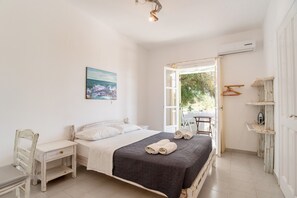 1 bedroom, free WiFi, bed sheets - Holiday Home 'Green Retreats 5 Paros' with Mountain View, Wi-Fi and Air Conditioning (Glifades)