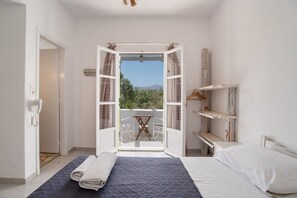 1 bedroom, free WiFi, bed sheets - Holiday Home 'Green Retreats 4 Paros' with Mountain View, Wi-Fi and Air Conditioning (Glifades)