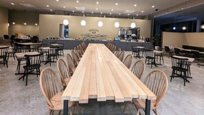 Daily buffet breakfast (JPY 1650 per person)