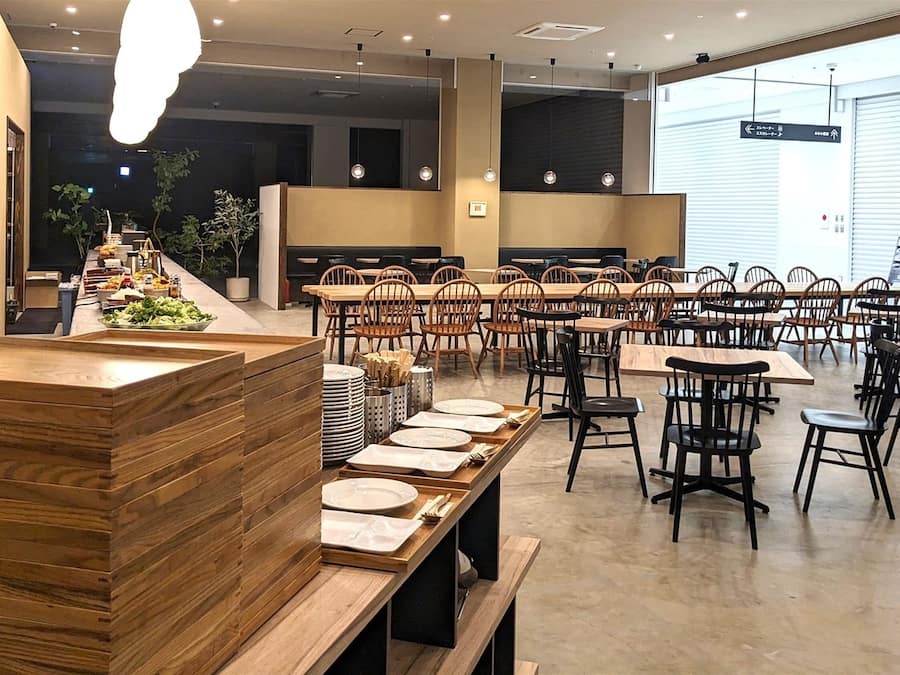 Daily buffet breakfast (JPY 1650 per person)