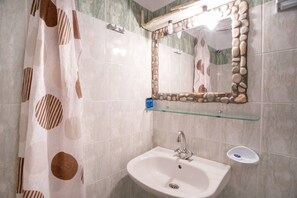 シャワー、ヘアドライヤー、タオル