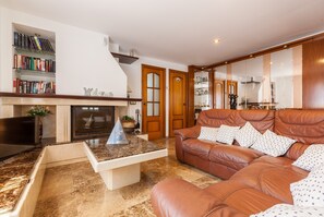 TV, fireplace, table tennis - Villa 'Cal Ramon for 15 Guests' with Private Pool, Wi-Fi & Air Conditioning (Rubi , Barcelona)