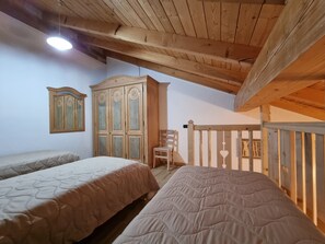 1 dormitorio, tabla de planchar con plancha, wifi gratis y ropa de cama