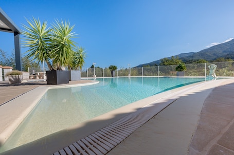Pool. Holiday Home 'Maison Entre Mer Et Montagnes' with Mountain View, Private Pool and Wi-Fi