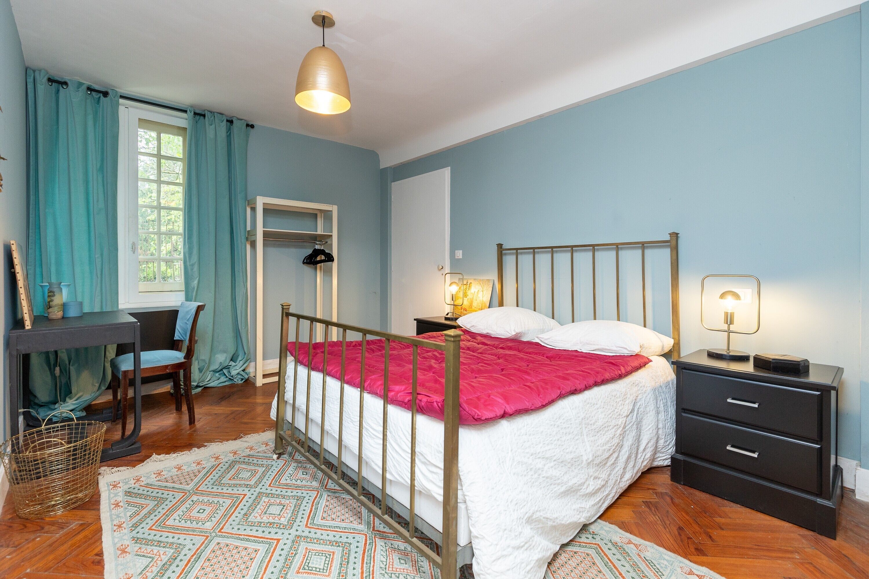 7 habitaciones, tabla de planchar con plancha y wifi gratis 