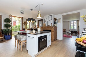 雪櫃、微波爐、焗爐、爐具