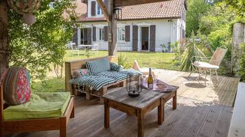 屋外ダイニングエリア