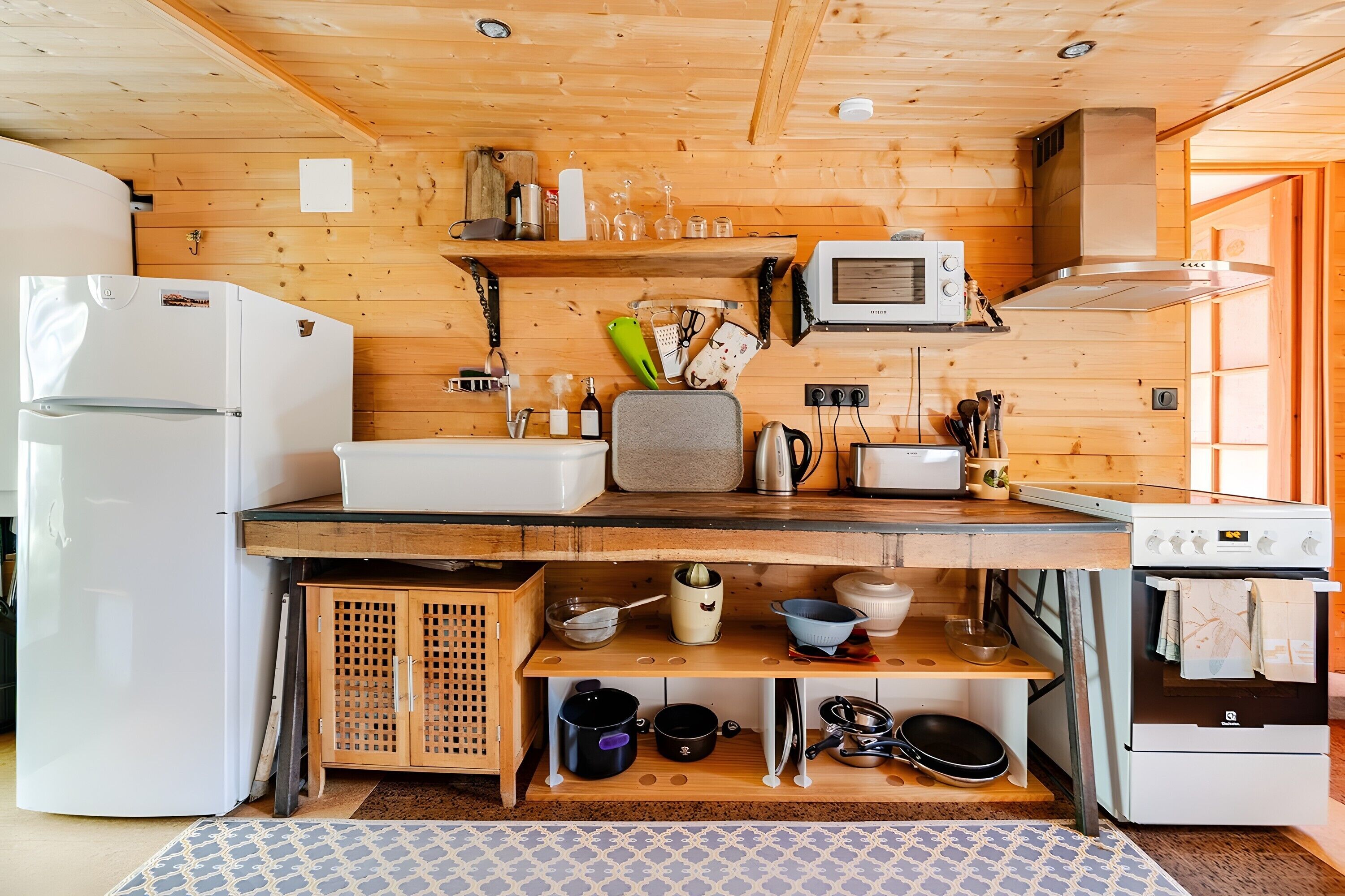 Kühlschrank, Mikrowelle, Ofen, Herdplatte