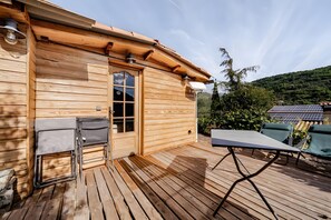 Outdoor dining - Eco chalet ,  grande terrasse ,vue imprenable. (Sospel)