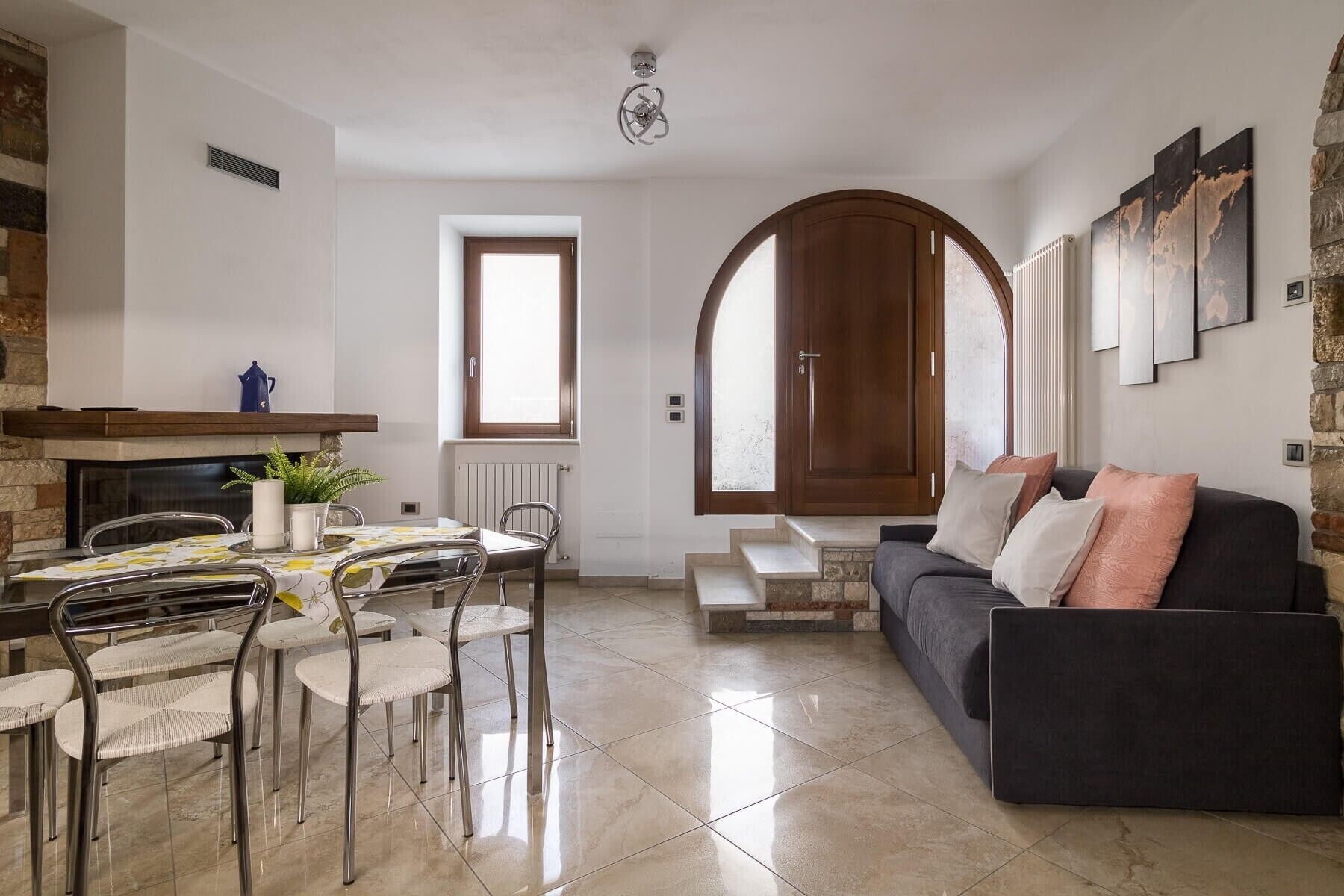 Télévision, cheminée