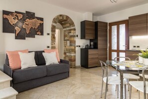 TV, fireplace - Apartment 'Noemi' with Balcony Overlooking the Historic Center (tignale)