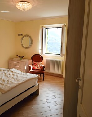 1 bedroom, bed sheets