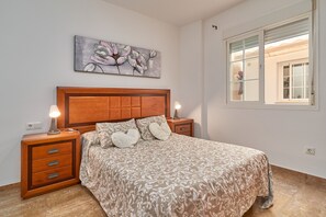 3 chambres, fer et planche à repasser, Wi-Fi gratuit, draps fournis