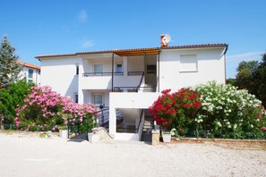 Exterior - Spacious holiday apartment in village Banjole, pets friendly (Banjole)