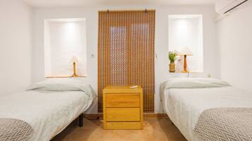 2 bedrooms, iron/ironing board, free WiFi, wheelchair access